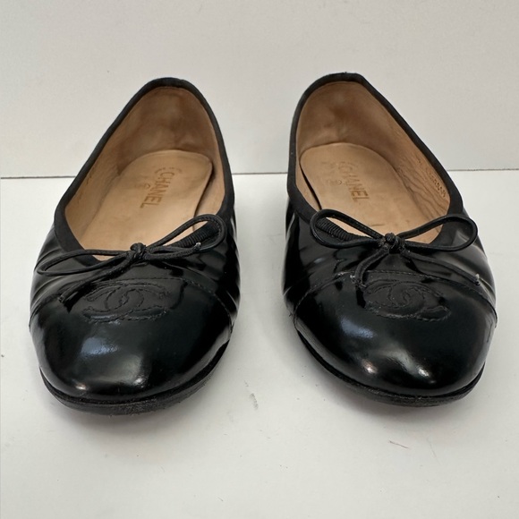 Chanel Black Patent Leather Ballet Flat - Picture 3 of 12
